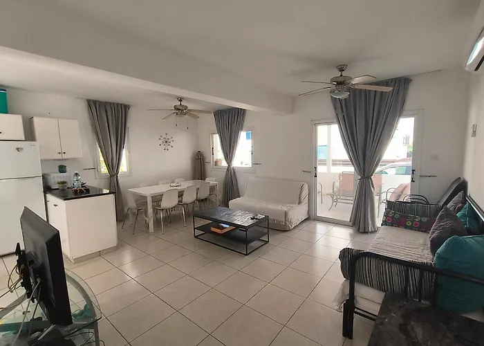 Efterpis12 St. House Prázdninový dům Paralimni