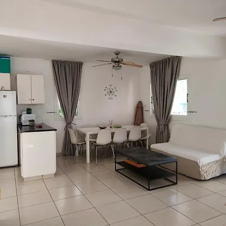 Efterpis12 St. House *