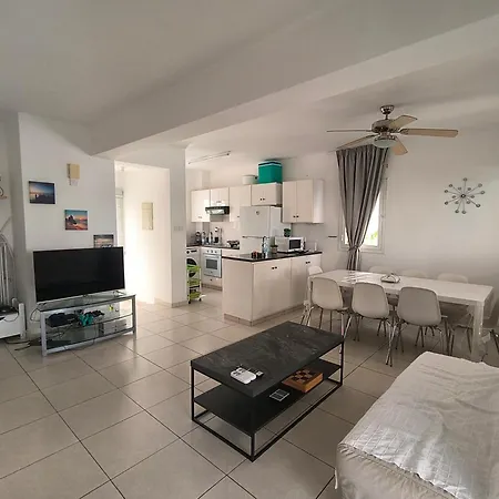 Efterpis12 St. House Case de vacanță