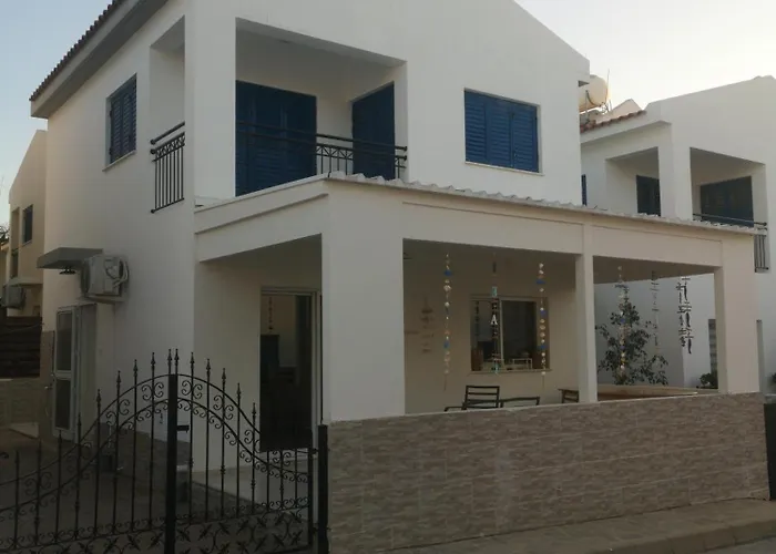 Efterpis12 St. House בית נופש *